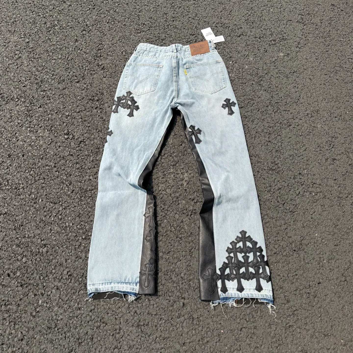 #8148 P290💰 Independent GALLERY DEPT. Vintage multi-leather splicing black leather cross loose washed flared jeans - truly restore the ultimate texture of Vintage - original hardware accessories washed and other elevators, QR code analysis are all purchased from the original factory, high degree of restoration, you are welcome to compare with a certain product ~ - three-dimensional version Loose and comfortable, not picky about the figure, tall and slim, factory Seiko, original factory quality control, same style for men and women, can be matched with couples, versatile recommendation Essential jeans for all seasons - sizes: 28 30 32 34 36